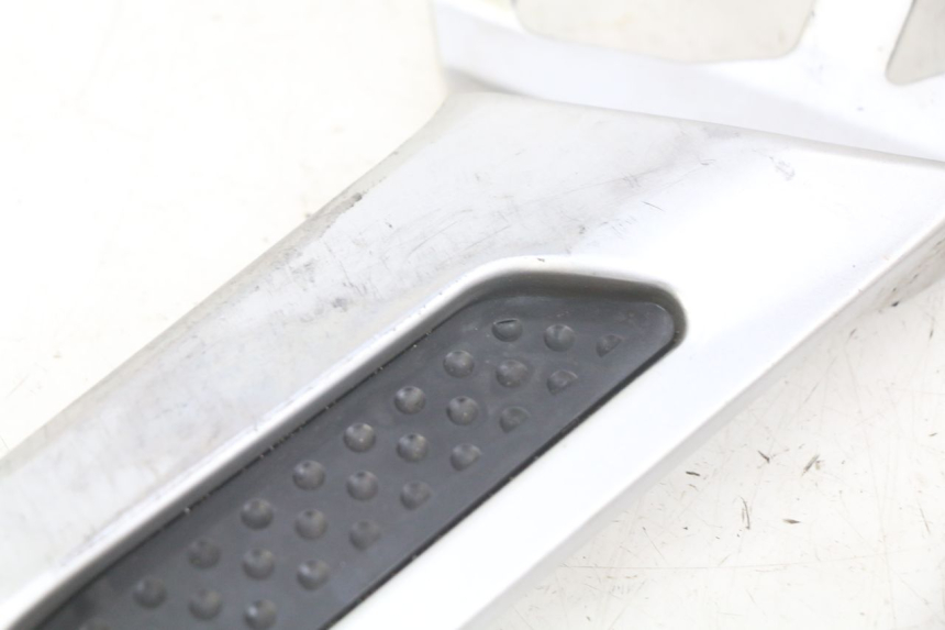 photo de PAR DE PLATINA APOIO DE PÉ DIANTEIRO YAMAHA FJR ABS 1300 (2006 - 2012) - Detalhes característicos