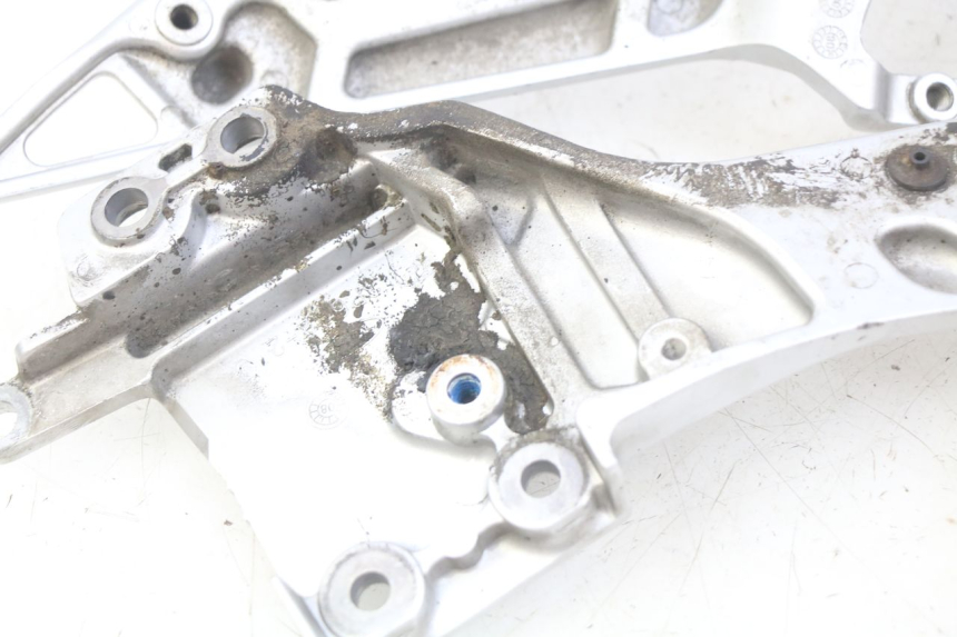 photo de PAR DE PLATINA APOIO DE PÉ DIANTEIRO YAMAHA FJR ABS 1300 (2006 - 2012) - Zoom do estado de desgaste