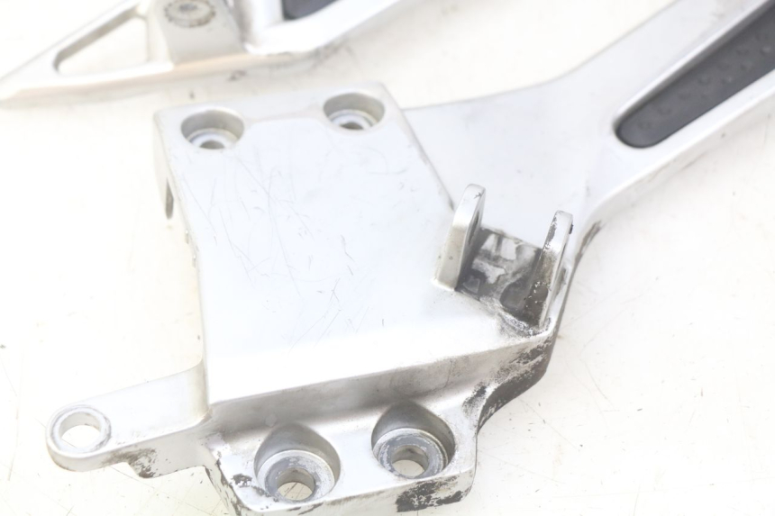 photo de PAR DE PLATINA APOIO DE PÉ DIANTEIRO YAMAHA FJR ABS 1300 (2006 - 2012) - Peça verificada