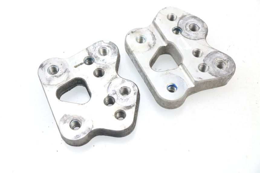 photo de PAR DE PLATINA APOIO DE PÉ DIANTEIRO SUZUKI GSX-R GSXR 600 (2008 - 2010) - Vista principal