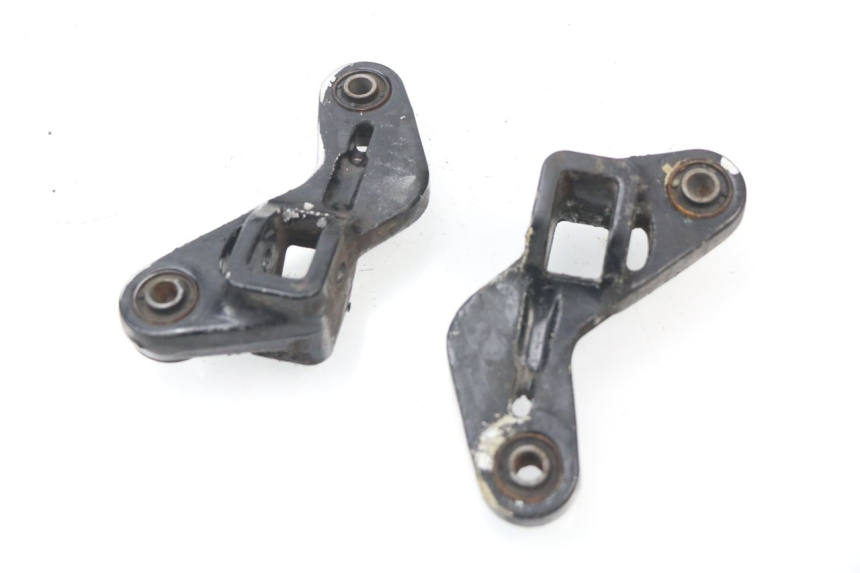 photo de PAR DE SUPORTE DE DESCANSO DE PÉ DIANTEIRO SUZUKI GSXF GSX F 600 (1988 - 1997) - Detalhe da peça