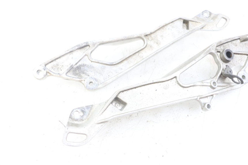 photo de PAR DE SUPORTE DE DESCANSO DE PÉ DIANTEIRO YAMAHA TDM ABS 900 (2002 - 2014) - Zoom do estado de desgaste