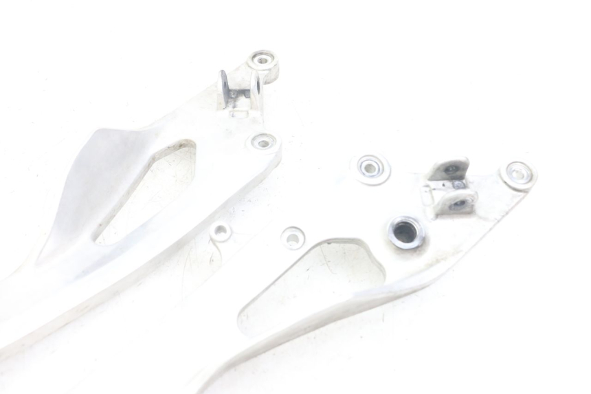 photo de PAR DE SUPORTE DE DESCANSO DE PÉ DIANTEIRO YAMAHA TDM ABS 900 (2002 - 2014) - Pontos de fixação
