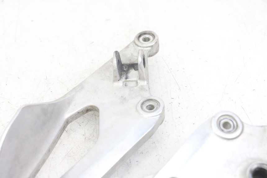 photo de PAR DE SUPORTE DE DESCANSO DE PÉ DIANTEIRO YAMAHA TDM ABS 900 (2002 - 2014) - Peça verificada