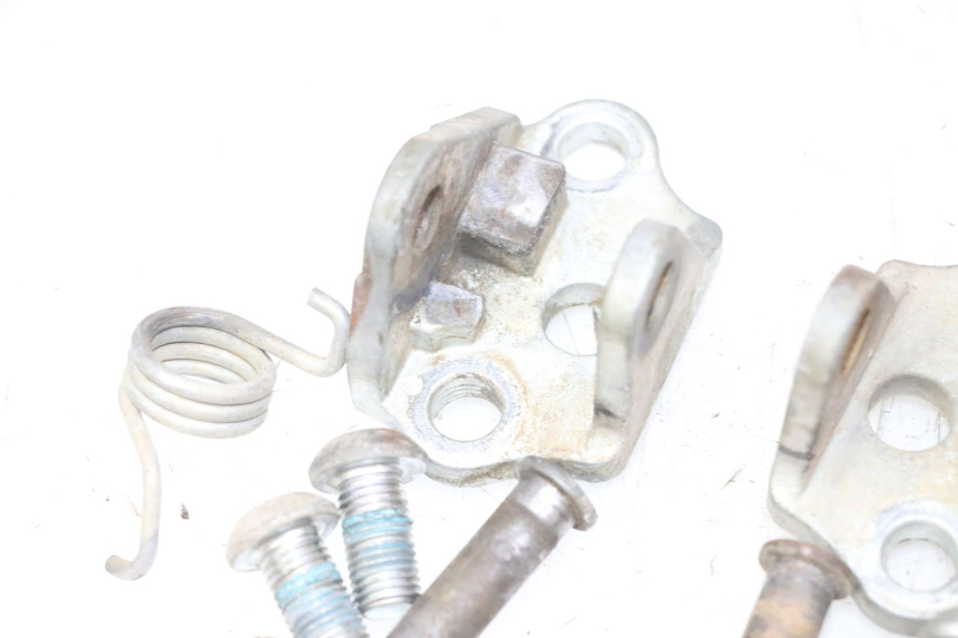 photo de PAR DE PLATINA APOIO DE PÉ DIANTEIRO YAMAHA YZ-F YZF 250 (2014 - 2018) - Zoom do estado de desgaste