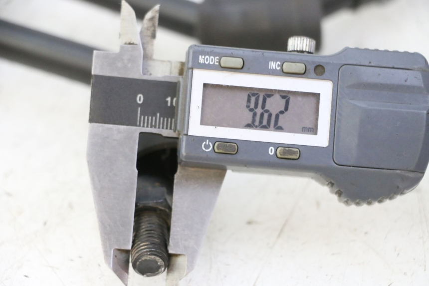 photo de PAR DE ESPELHOS RETROVISORES SUZUKI GS GSE 500 (2001 - 2003) - Detalhe da peça