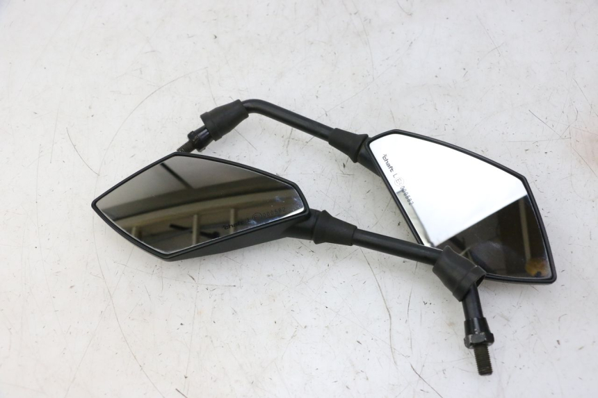 photo de PAR DE ESPELHOS RETROVISORES SUZUKI GS GSE 500 (2001 - 2003) - Detalhes característicos