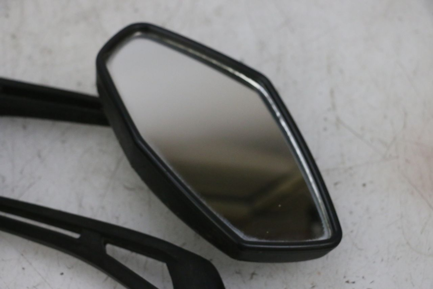 photo de PAR DE ESPELHOS RETROVISORES JM MOTORS GTS 125 (2015 - 2019) - Detalhes característicos