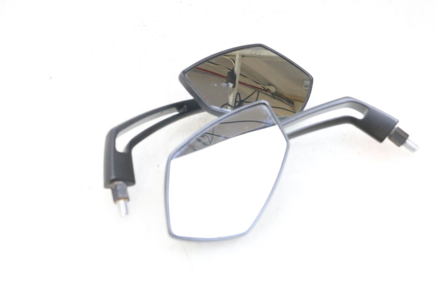 photo de PAR DE ESPELHOS RETROVISORES KAWASAKI ZR 7 750 (1999 - 2004) - Outro ângulo de visão