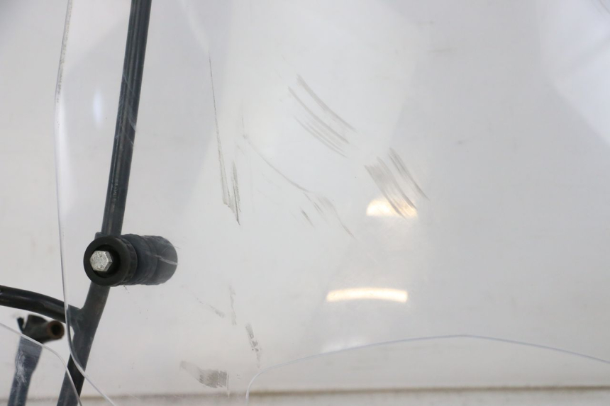 photo de PARABRISAS PEUGEOT E-VIVACITY 1 (2012 - 2018) - Detalhes característicos