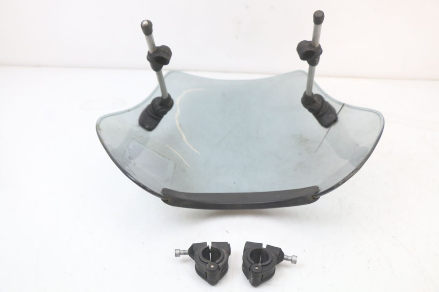 photo de PARABRISAS SUZUKI GN 125 (1997 - 2000) - Pontos de fixação