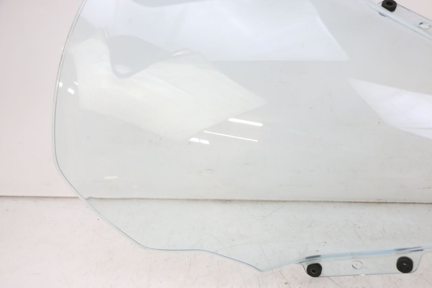 photo de PARABRISAS PIAGGIO MP3 LT 300 (2010 - 2016) - Detalhes característicos