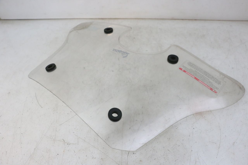 photo de PARABRISAS PIAGGIO VESPA LX IE 125 (2010 - 2012) - Pontos de fixação