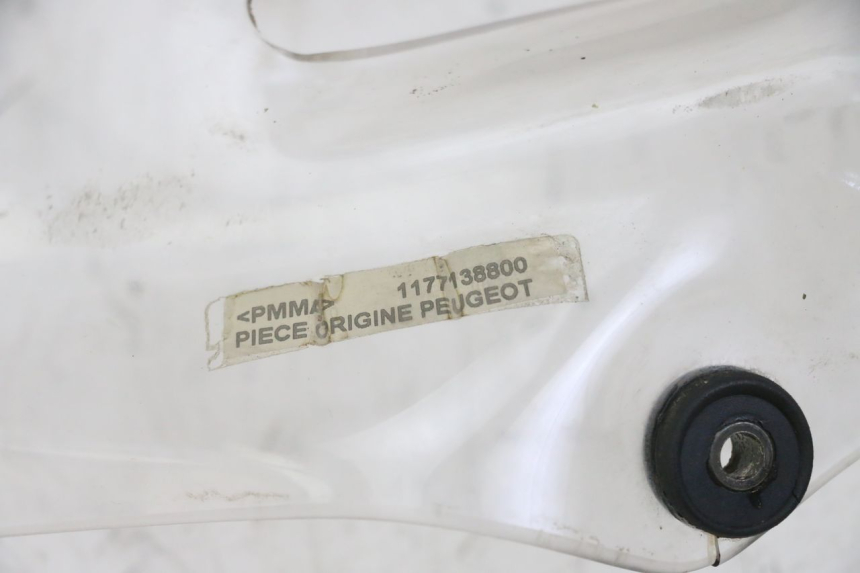 photo de PARABRISAS PEUGEOT SATELIS COMPRESSOR K15 125 (2006 - 2009) - Estado da superfície