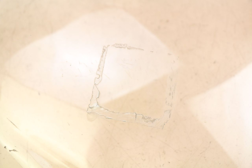 photo de PARABRISAS PEUGEOT SATELIS 125 (2010 - 2012) - Pontos de fixação