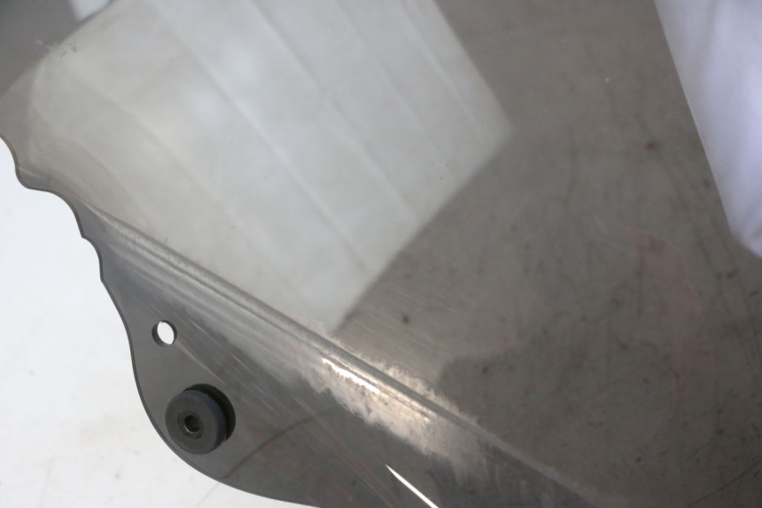 photo de PARABRISAS PEUGEOT SATELIS 125 (2013 - 2018) - Detalhe da peça