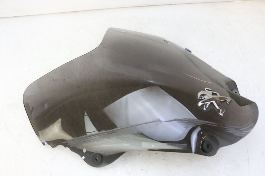 photo de PARABRISAS PEUGEOT SATELIS 125 (2013 - 2018) - Detalhes característicos
