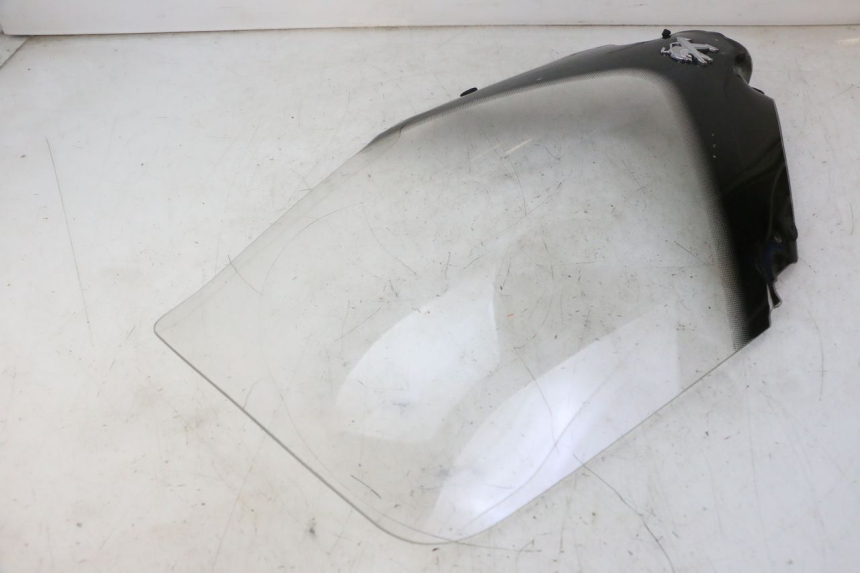 photo de PARABRISAS PEUGEOT SATELIS 125 (2010 - 2012) - Detalhes característicos