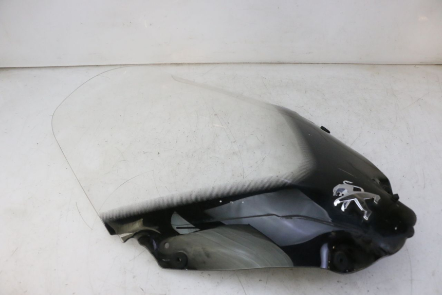 photo de PARABRISAS PEUGEOT SATELIS 125 (2010 - 2012) - Pontos de fixação