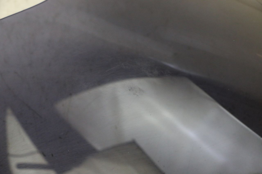 photo de PARABRISAS PEUGEOT SATELIS 125 (2013 - 2018) - Vista de perto