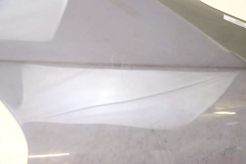 photo de PARABRISAS PEUGEOT SATELIS 125 (2013 - 2018) - Zoom do estado de desgaste