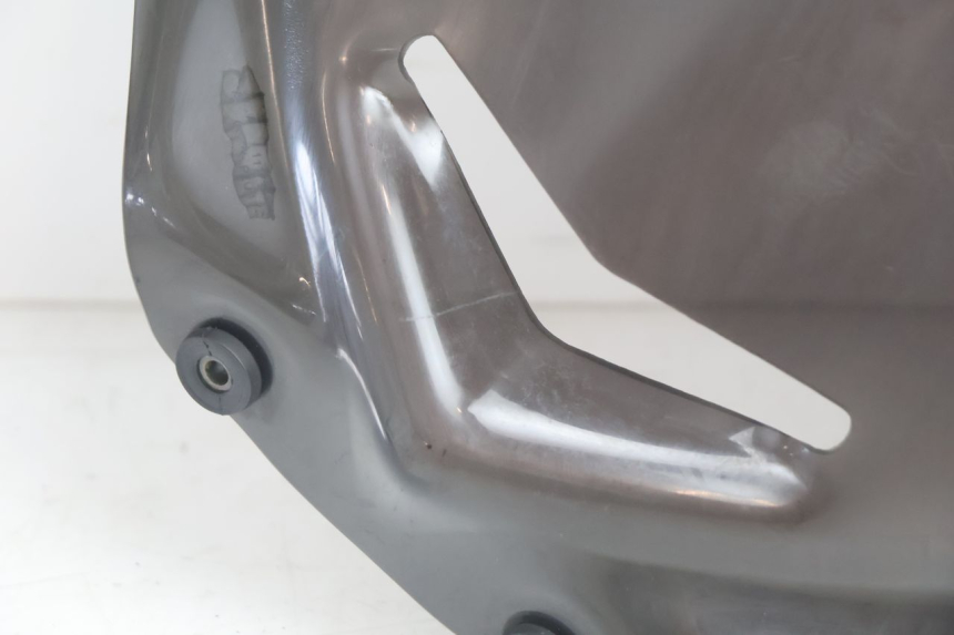 photo de PARABRISAS PEUGEOT SATELIS 125 (2006 - 2009) - Detalhe da peça