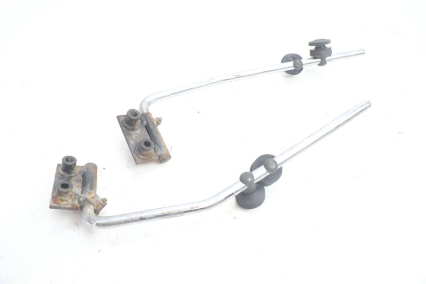 photo de PARABRISAS APRILIA SCARABEO GT 125 (1999 - 2007) - Pontos de fixação
