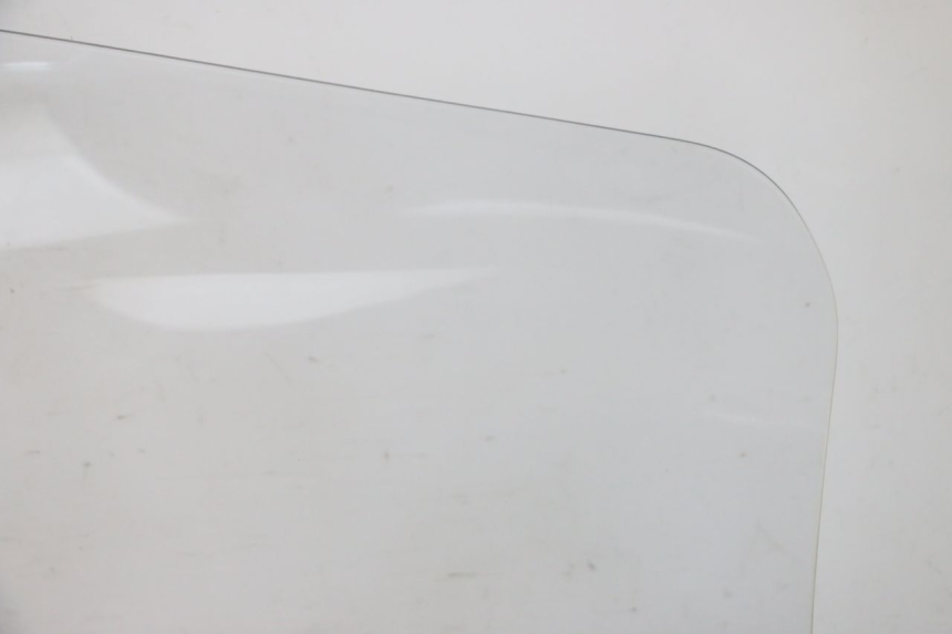 photo de PARABRISAS SUZUKI BURGMAN 125 (2018 - 2021) - Detalhes característicos