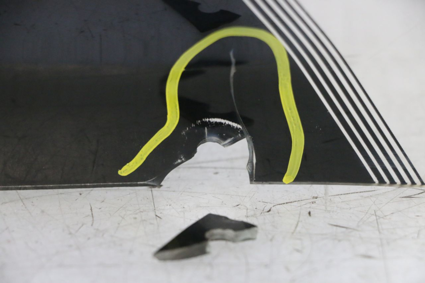 photo de PARABRISAS YAMAHA TDM ABS 900 (2002 - 2014) - Detalhe da peça