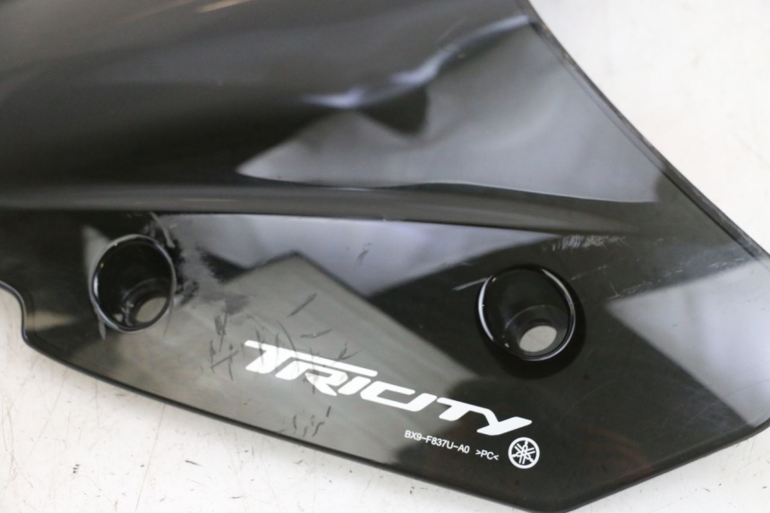 photo de PARABRISAS YAMAHA TRICITY 300 (2020 - 2024) - Pontos de fixação