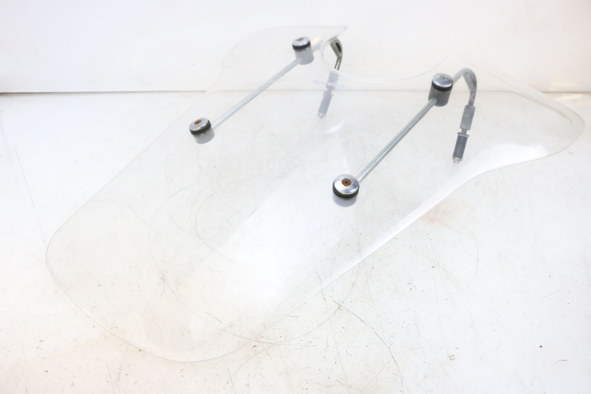 photo de PARABRISAS PIAGGIO VESPA GTS SUPER IE 125 (2009 - 2016) - Detalhes característicos