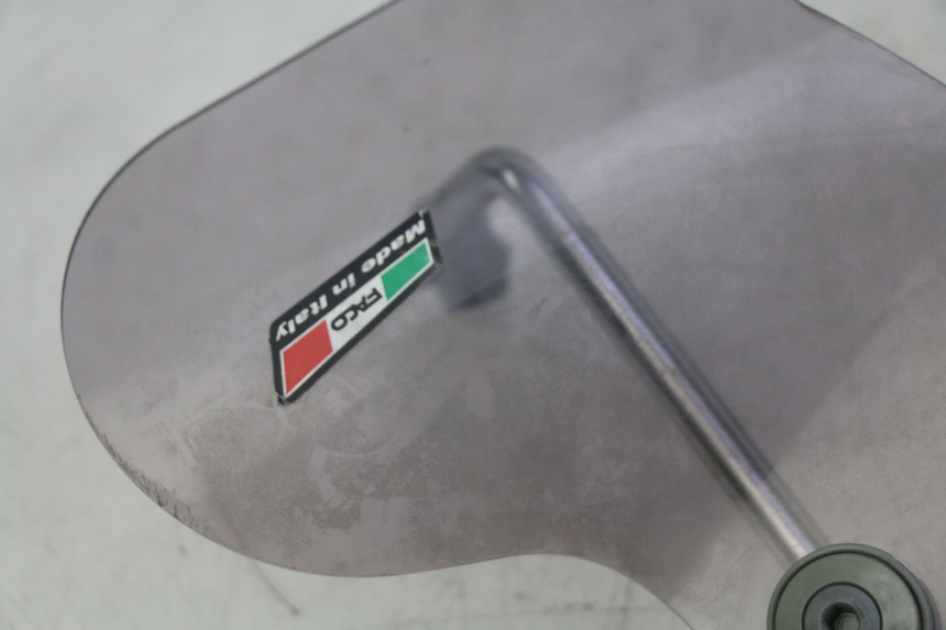 photo de PARABRISAS PIAGGIO VESPA SPRINT 2T 50 (2014 - 2018) - Detalhes característicos