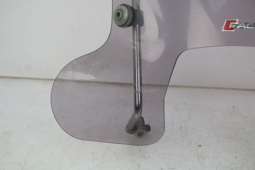 photo de PARABRISAS PIAGGIO VESPA SPRINT 2T 50 (2014 - 2018) - Ampliação dos componentes