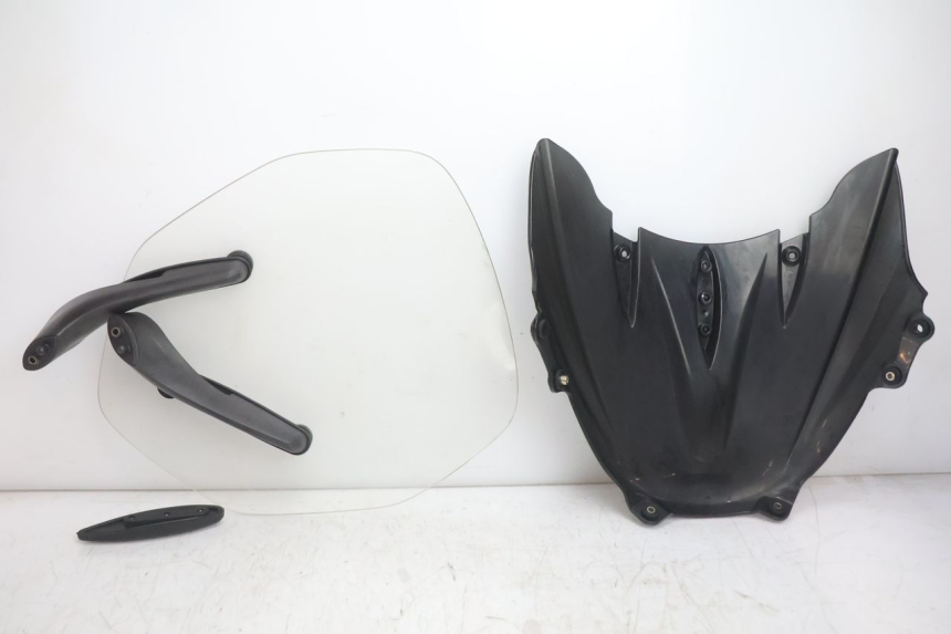 photo de PARABRISAS PIAGGIO X9 EVOLUTION 125 (2003 - 2007) - Detalhe da peça