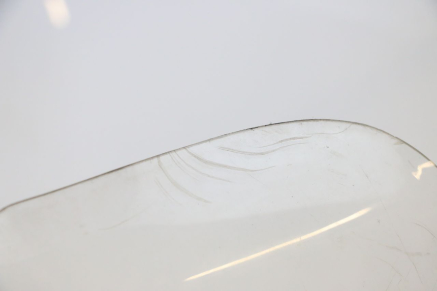 photo de PARABRISAS YAMAHA YP MAJESTY 125 (1998 - 2001) - Detalhes característicos