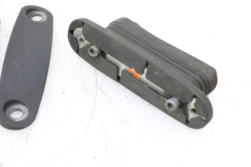 photo de PARABRISAS YAMAHA YP MAJESTY 125 (1998 - 2001) - Detalhe da peça