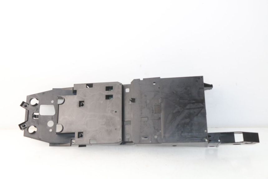 photo de PASSAGEM DA RODA TRASEIRA YAMAHA FZ8 800 (2010 - 2016) - Detalhe da peça