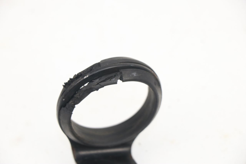 photo de SUPORTE DO FAROL SUZUKI DR DJEBEL 600 (1985 - 1990) - Detalhe da peça