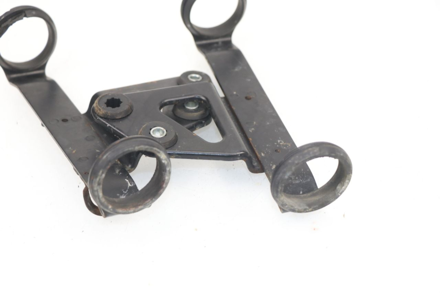 photo de SUPORTE DO FAROL SUZUKI DR DJEBEL 600 (1985 - 1990) - Zoom do estado de desgaste