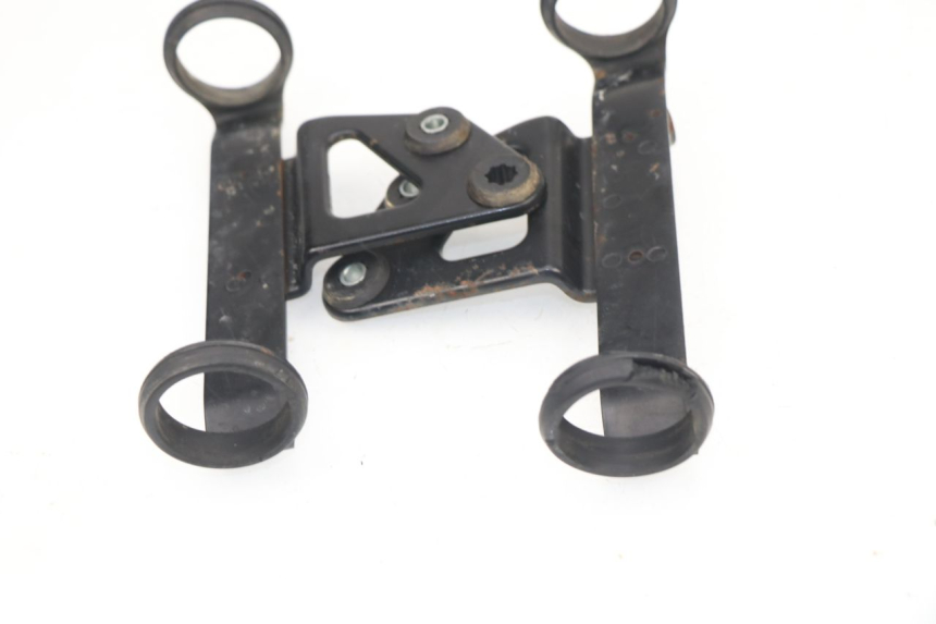 photo de SUPORTE DO FAROL SUZUKI DR DJEBEL 600 (1985 - 1990) - Outro ângulo de visão