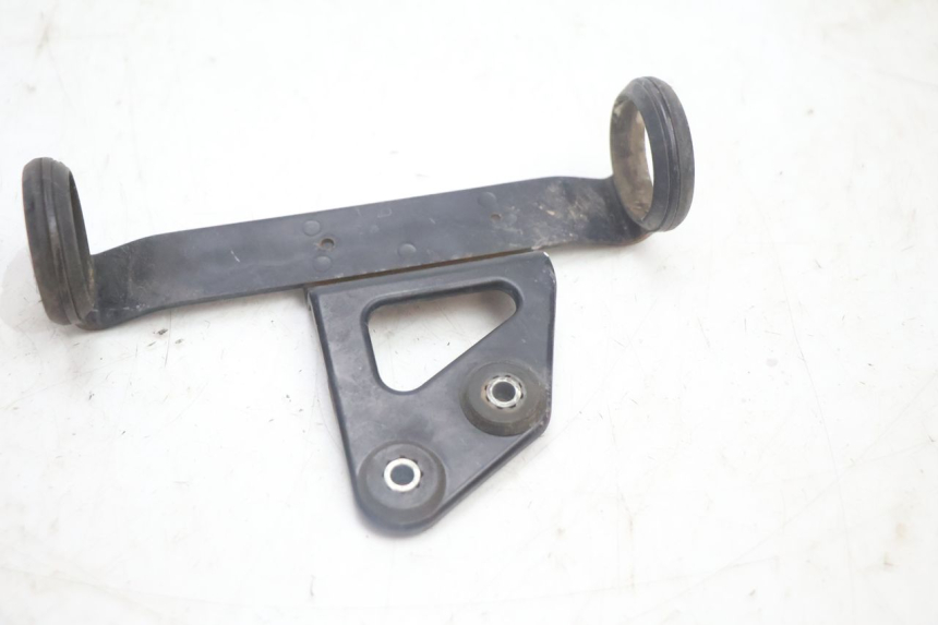 photo de SUPORTE DE FAROL SUZUKI DR S 600 (1985 - 1989) - Zoom do estado de desgaste