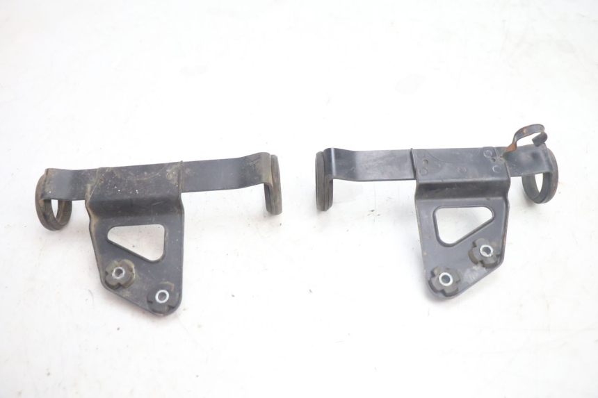 photo de SUPORTE DE FAROL SUZUKI DR S 600 (1985 - 1989) - Outro ângulo de visão