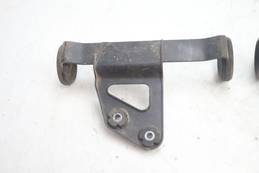 photo de SUPORTE DE FAROL SUZUKI DR S 600 (1985 - 1989) - Ampliação técnica