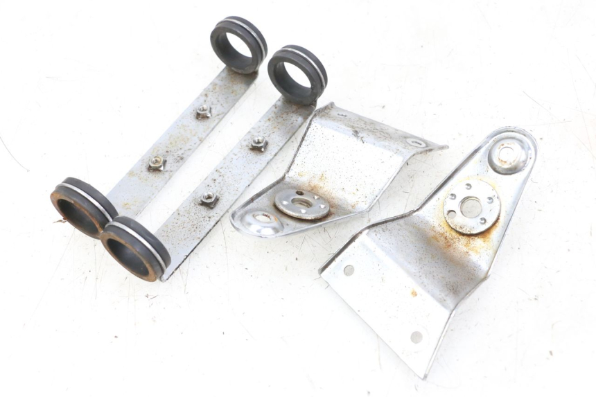 photo de SUPORTE DO FAROL HYOSUNG GF 125 (2001 - 2005) - Detalhe da peça