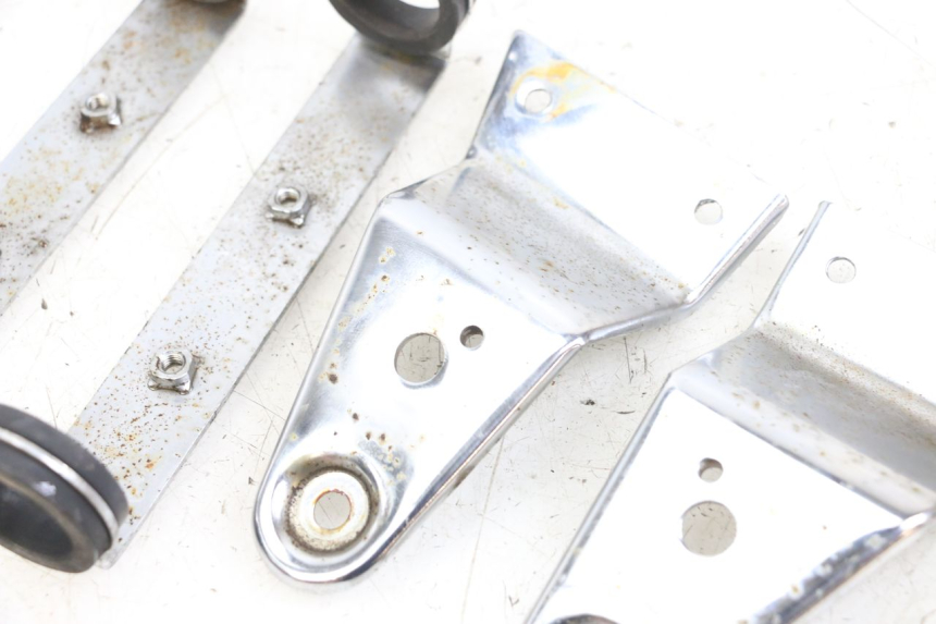 photo de SUPORTE DO FAROL HYOSUNG GF 125 (2001 - 2005) - Pontos de fixação