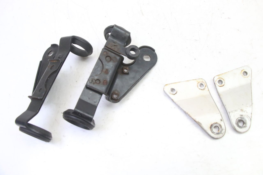 photo de SUPORTE DO FAROL SUZUKI GS GSE 500 (2001 - 2003) - Detalhe da peça