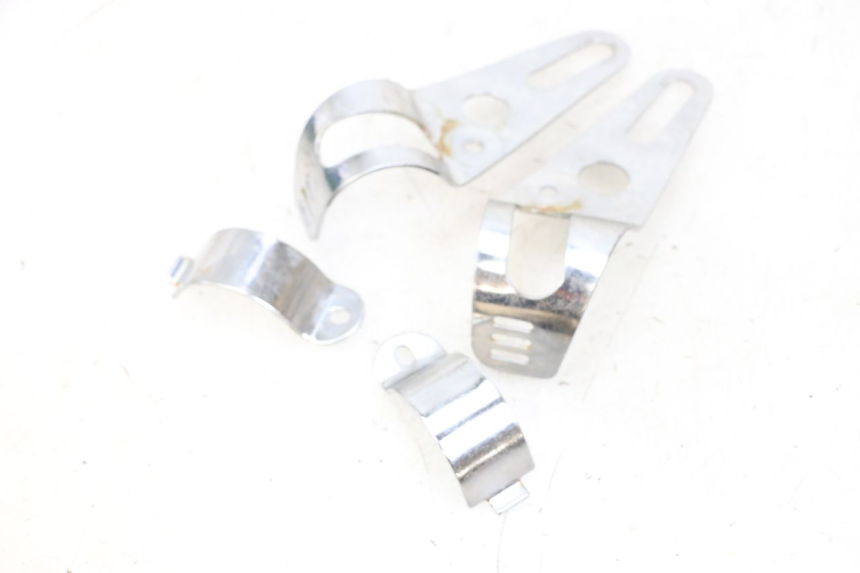 photo de SUPORTE DO FAROL SUZUKI GSF N BANDIT 600 (1996 - 1999) - Zoom do estado de desgaste