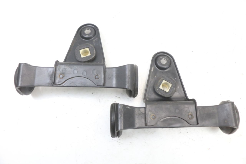 photo de SUPORTE DO FAROL SUZUKI GSX E 250 (1982 - 1983) - Zoom do estado de desgaste