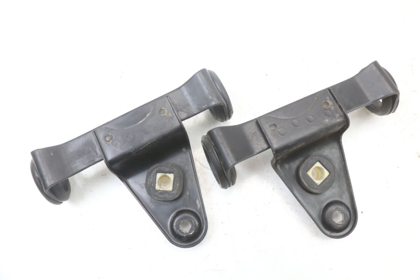 photo de SUPORTE DO FAROL SUZUKI GSX E 250 (1982 - 1983) - Outro ângulo de visão