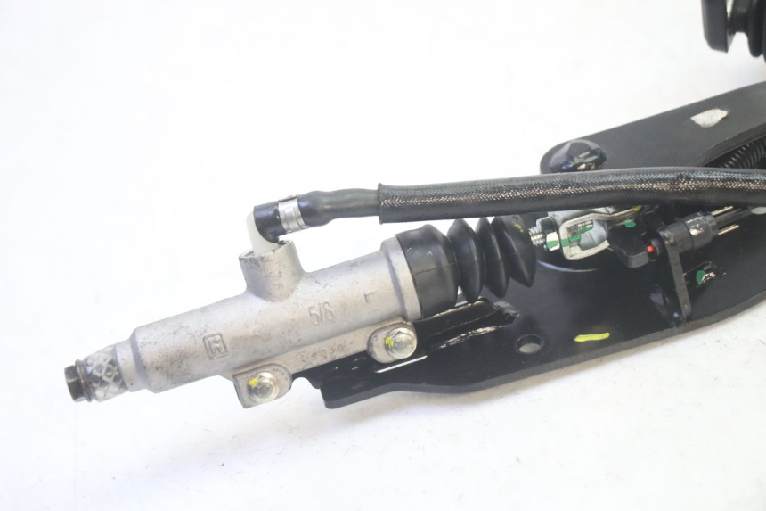 photo de PEDALEIRA DE FREIO PIAGGIO MP3 HPE 350 (2018 - 2020) - Detalhe da peça